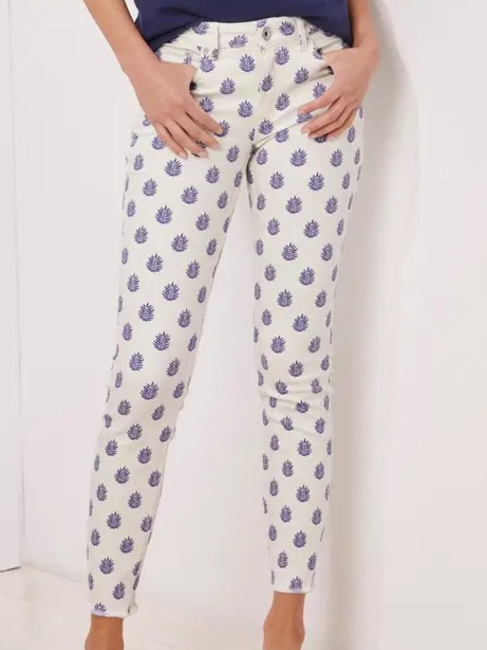 Women's Vineyard Vines Jamie Print Skinny Jeans in "Fleur de Leaf Deep Bay" 30